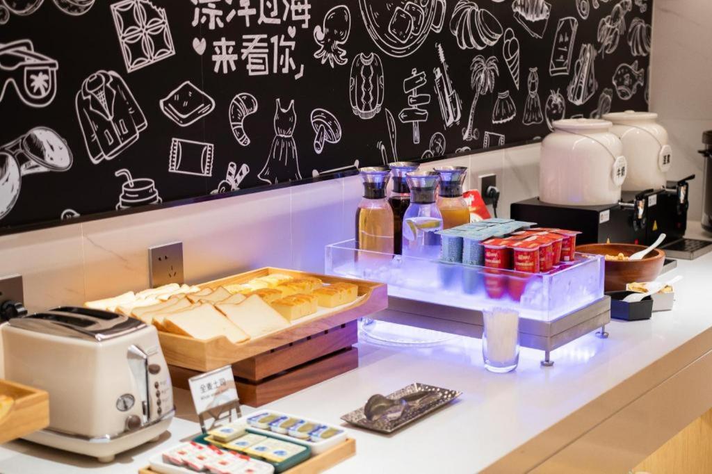 Hotel Pudong Airport Chuansha Branch 4*