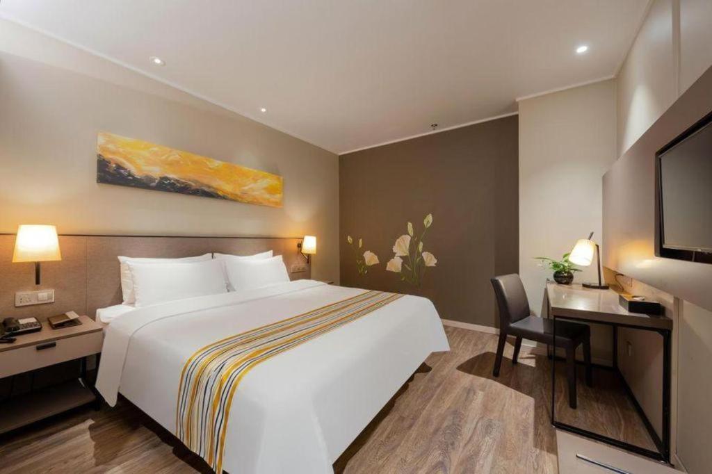 Pudong Airport Chuansha Branch Hotel 4*