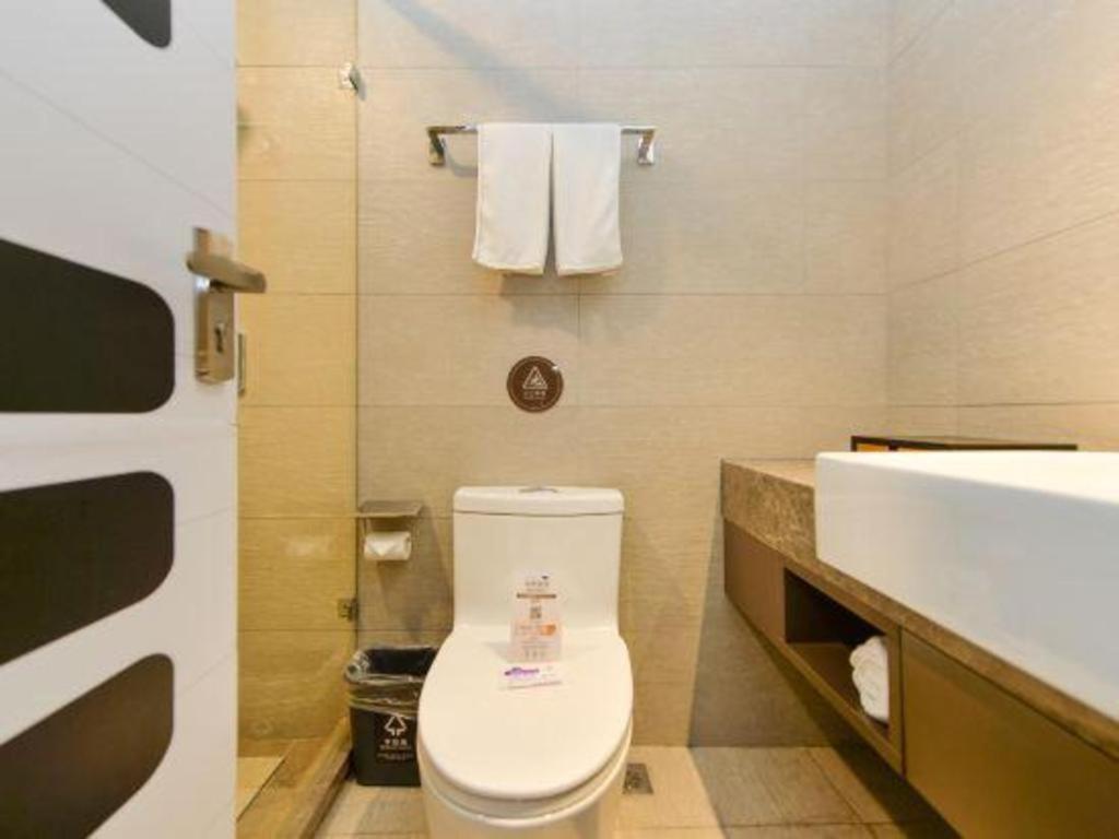 Hotel Pudong Airport Chuansha Branch 4*