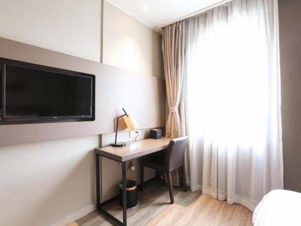 Hotel Pudong Airport Chuansha Branch 4*